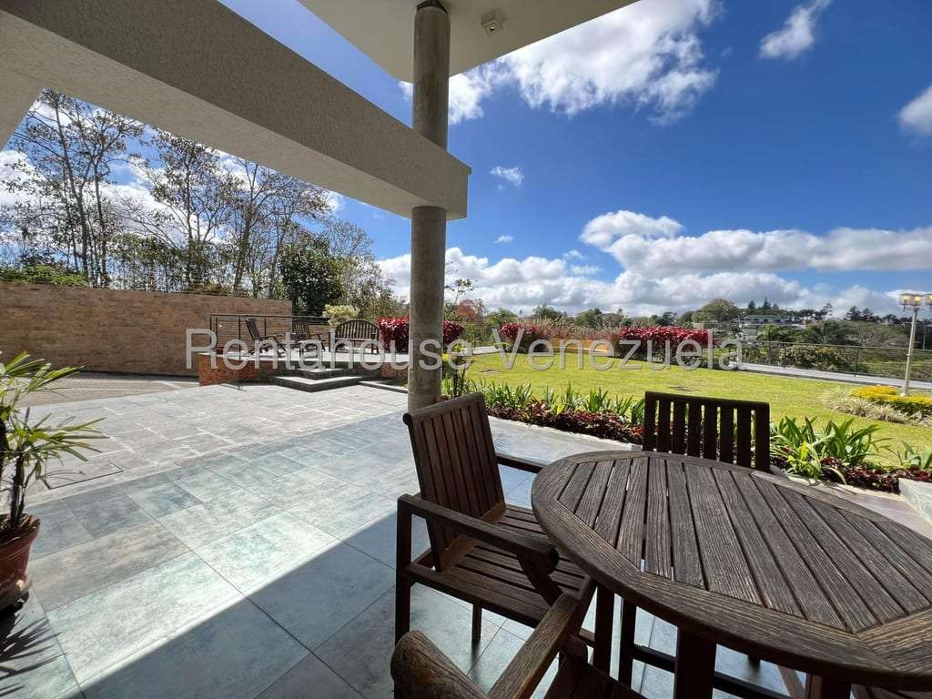 Casa en La Lagunita Country Club, Caracas
