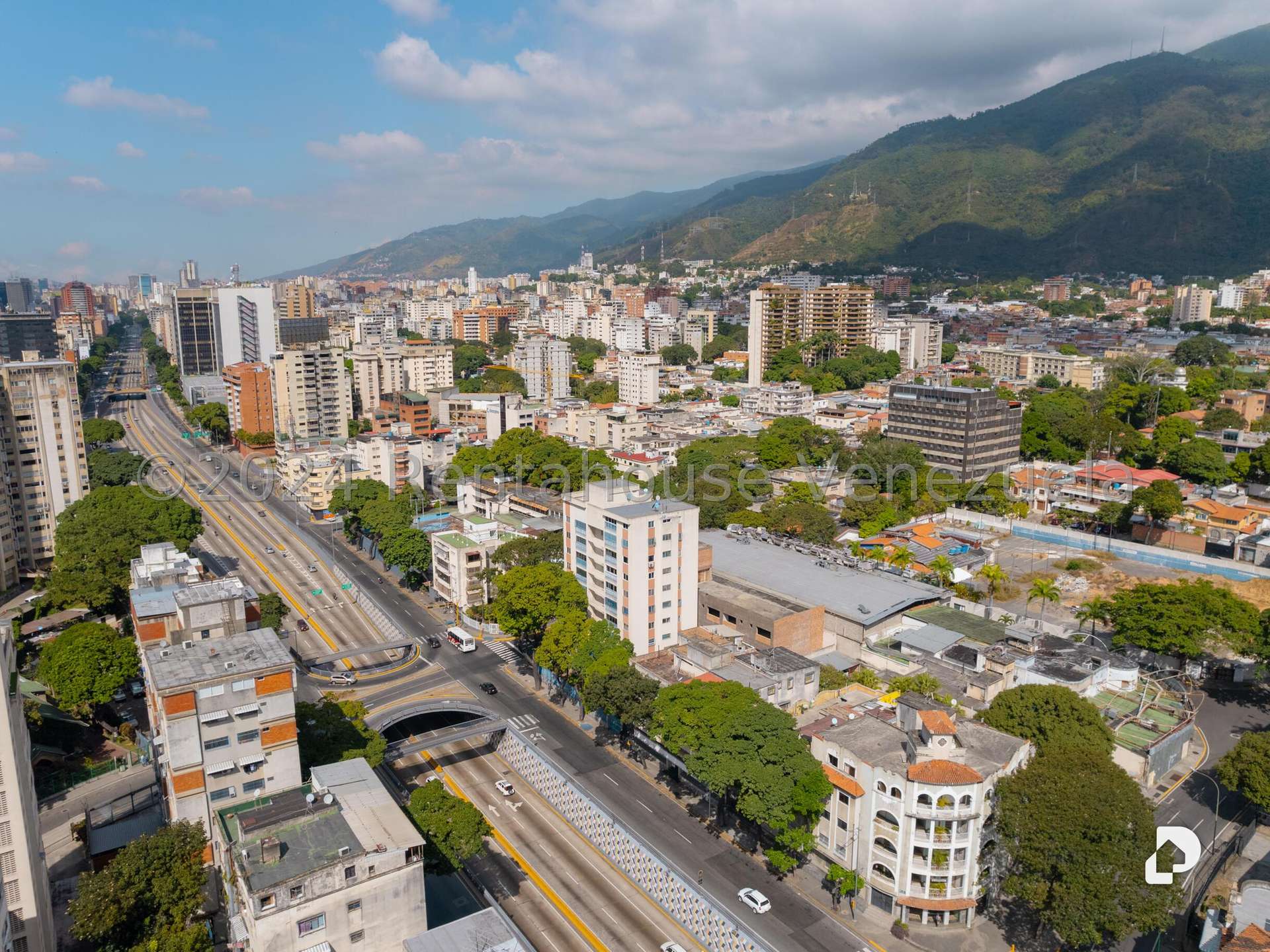 Edificio en El Bosque, Caracas – 6