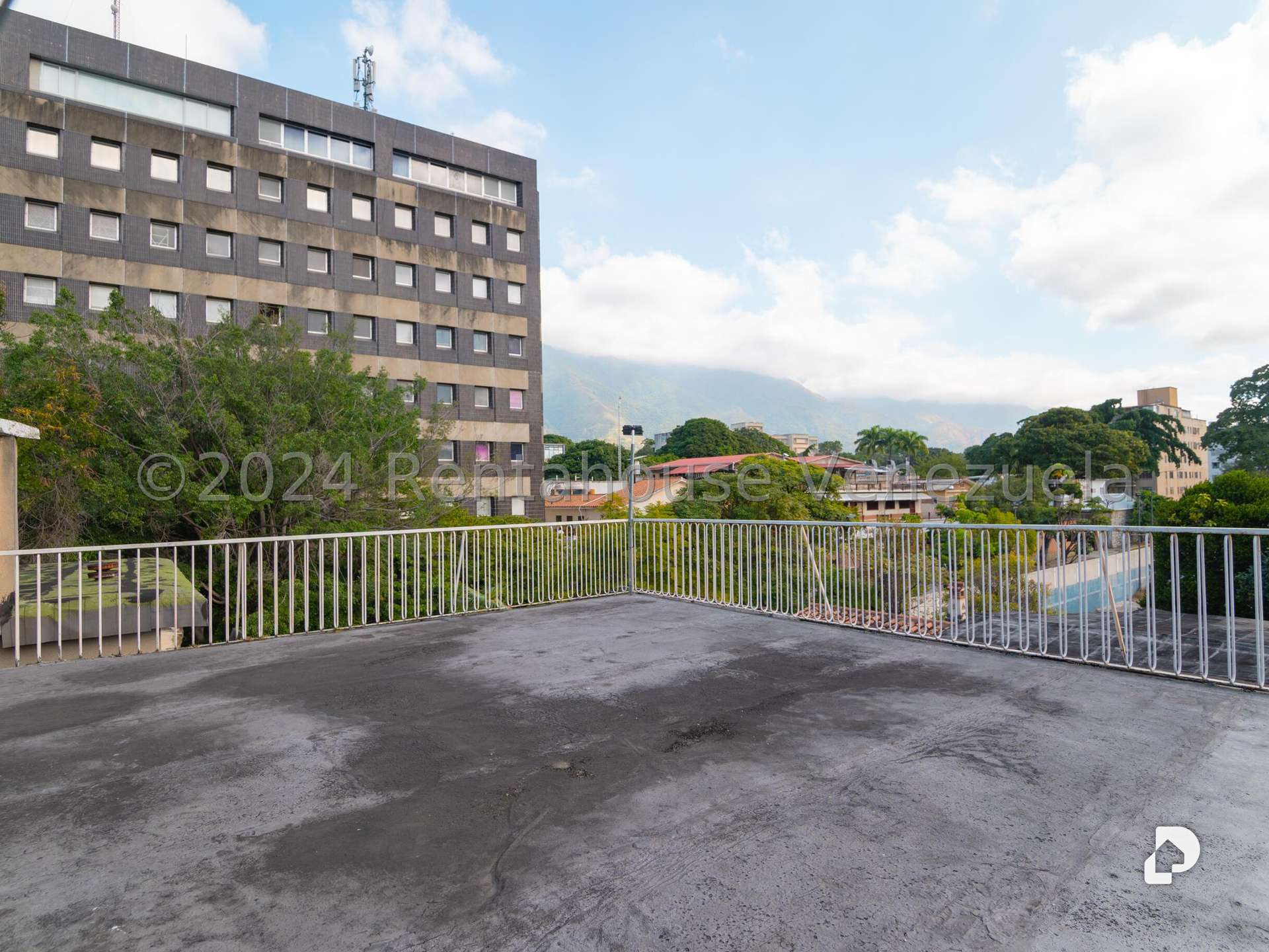 Edificio en El Bosque, Caracas – 11