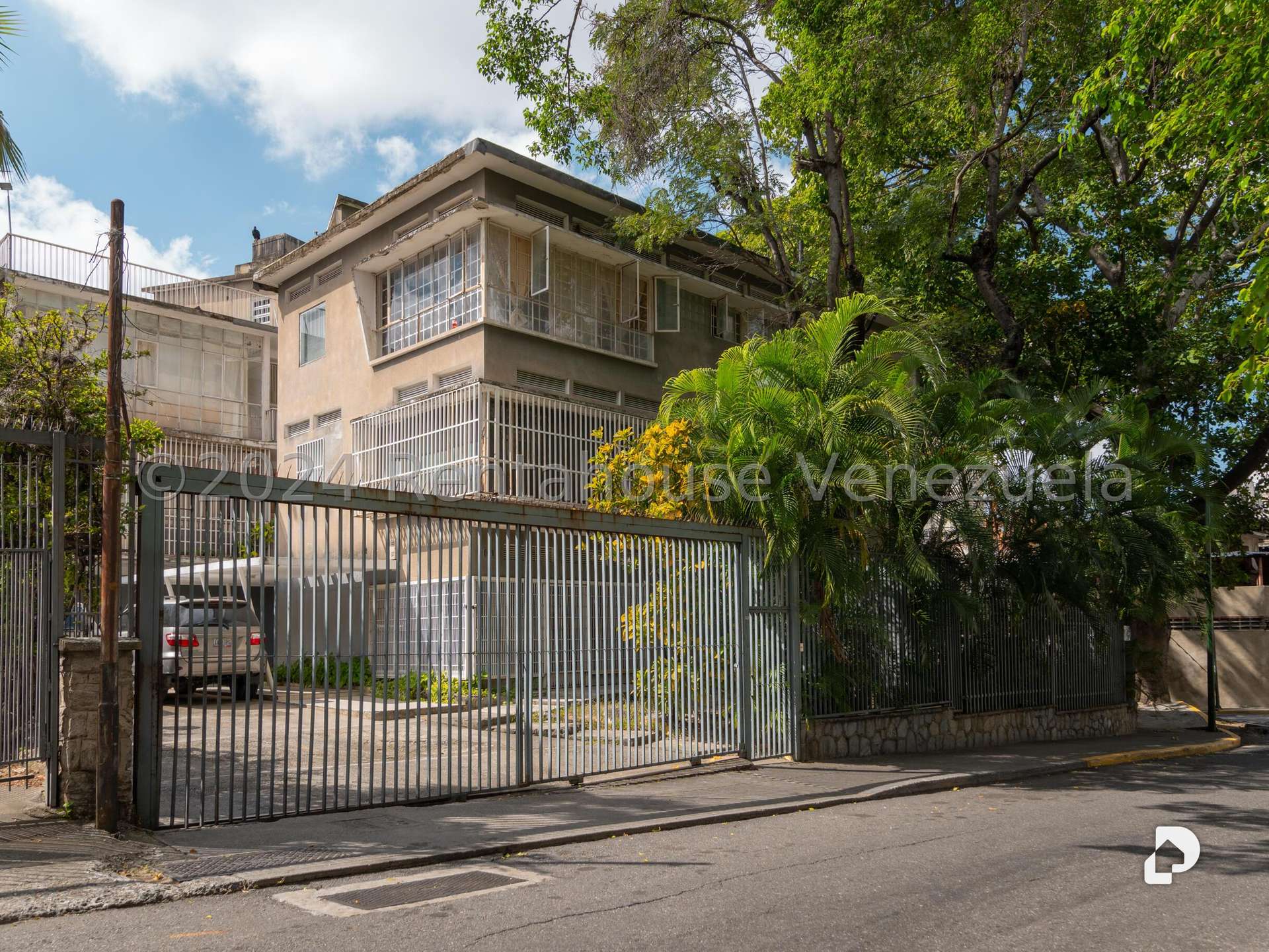 Edificio en El Bosque, Caracas – 1