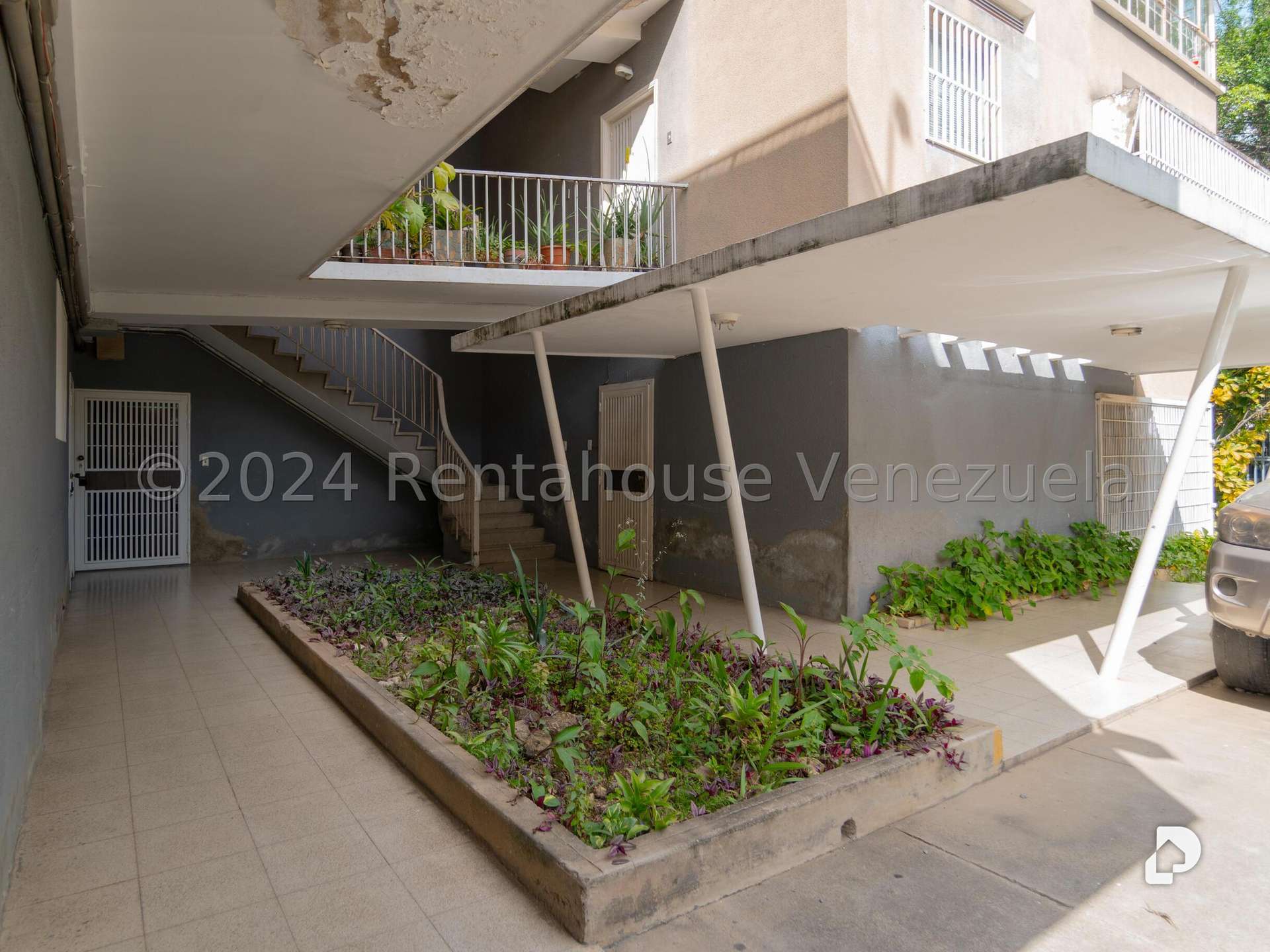 Edificio en El Bosque, Caracas – 19
