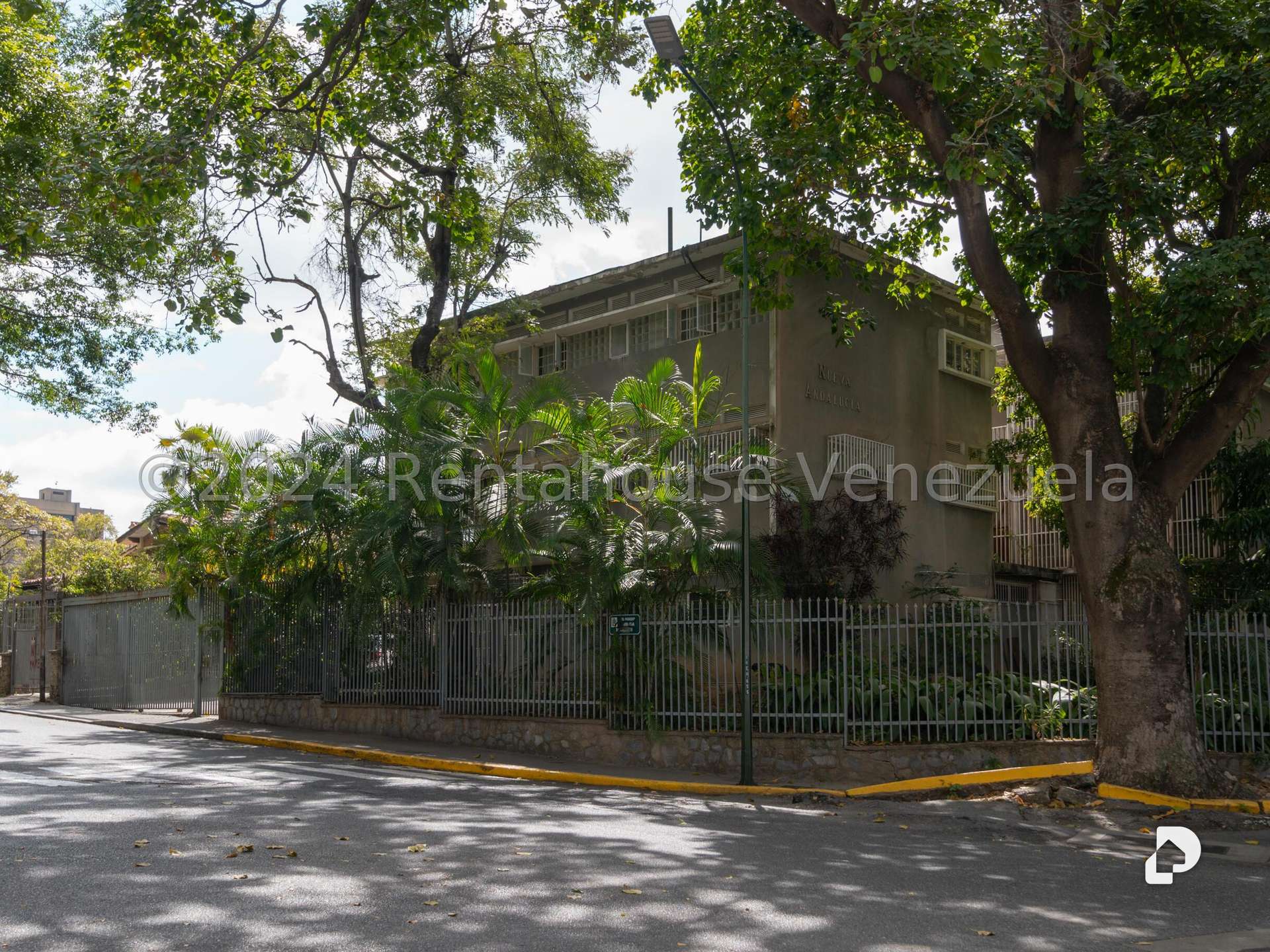 Edificio en El Bosque, Caracas – 2