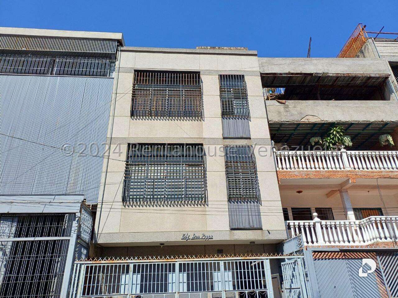 Edificio en Catia, Caracas – 1