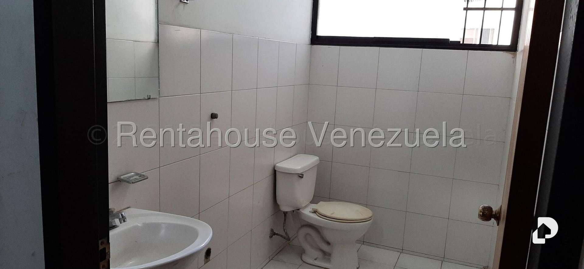 Local comercial en Parroquia La Candelaria, Caracas – 12