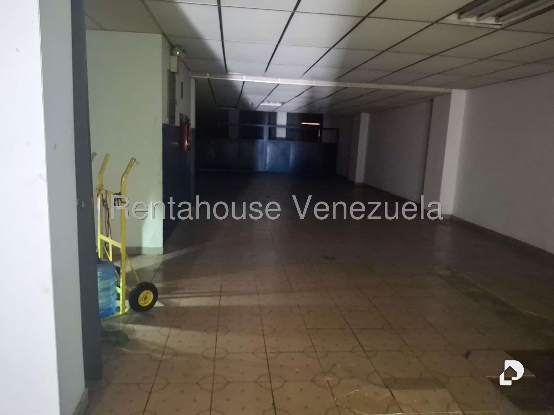 Local comercial en Parroquia La Candelaria, Caracas – 23