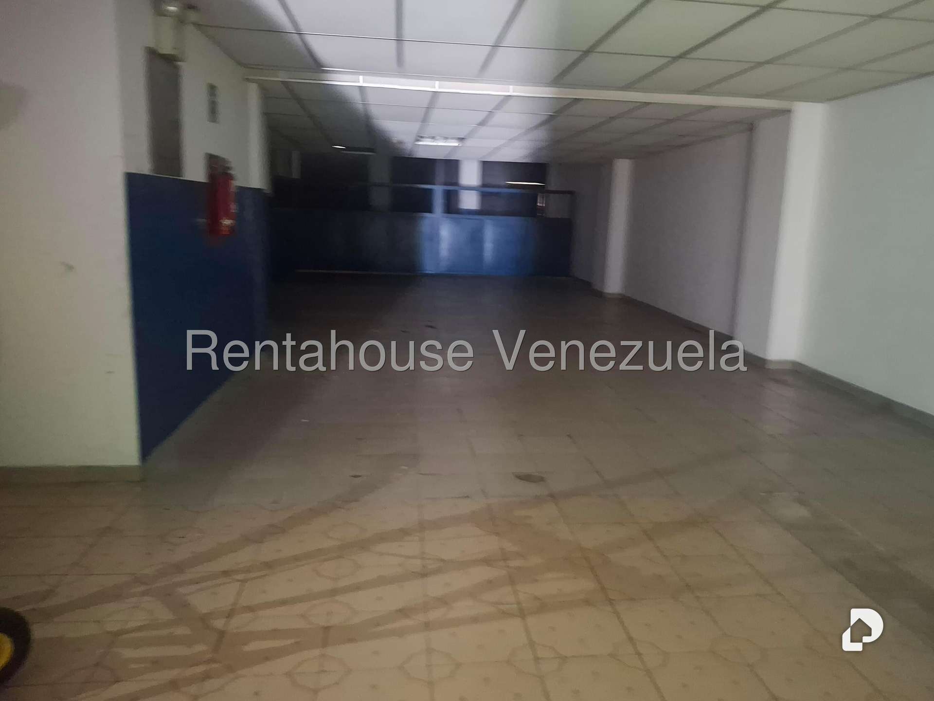 Local comercial en Parroquia La Candelaria, Caracas – 24
