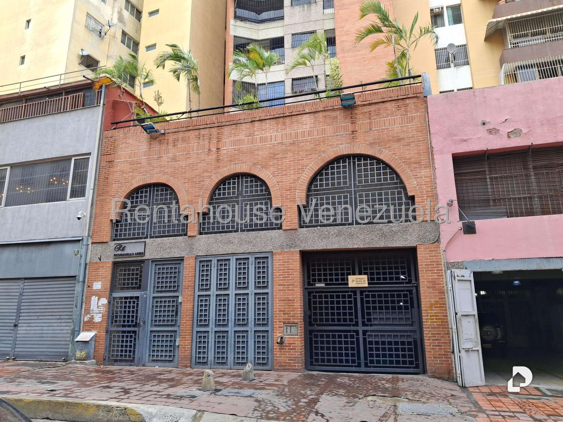 Local comercial en Parroquia La Candelaria, Caracas – 1