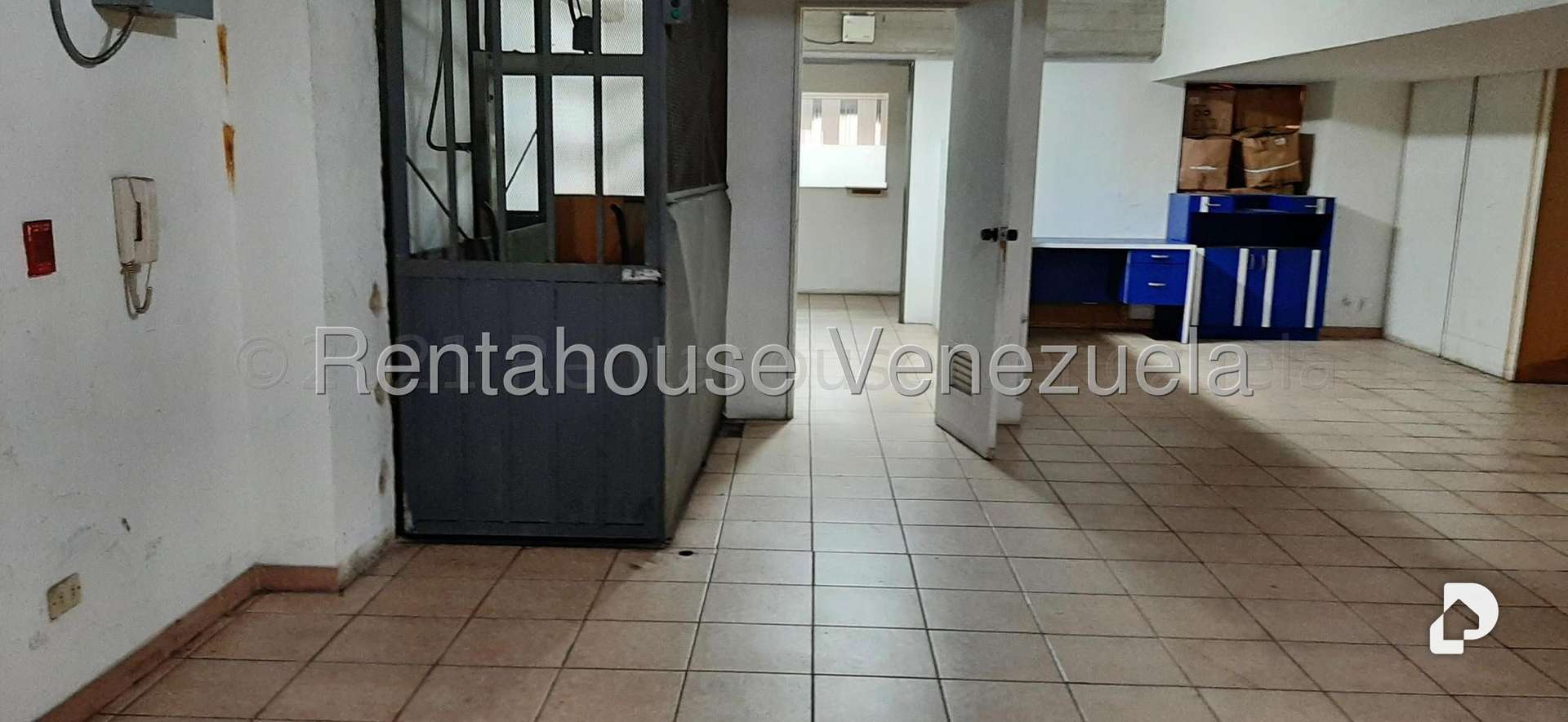 Local comercial en Parroquia La Candelaria, Caracas – 17