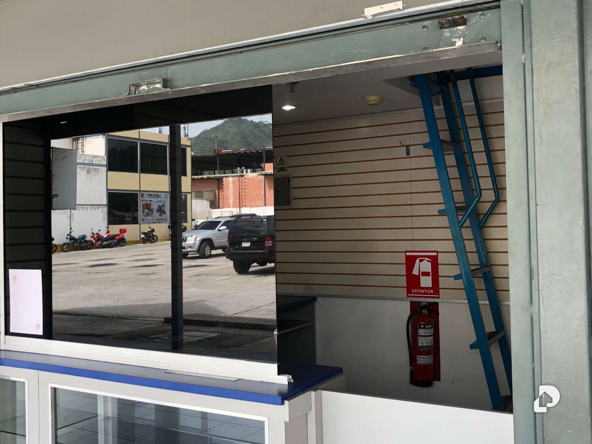 Local comercial en 2001, San Diego – 2
