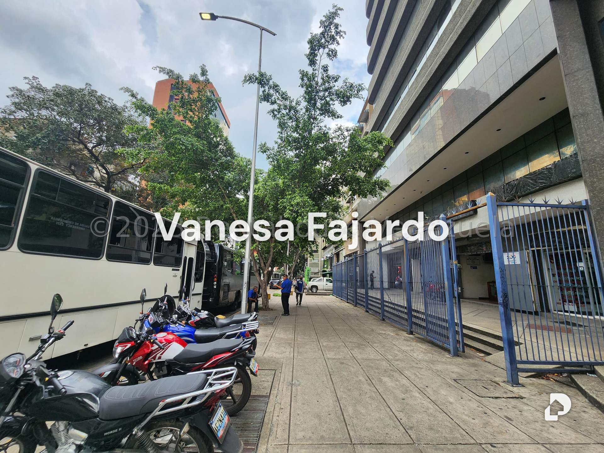 Local comercial en Bello Monte, Caracas – 19