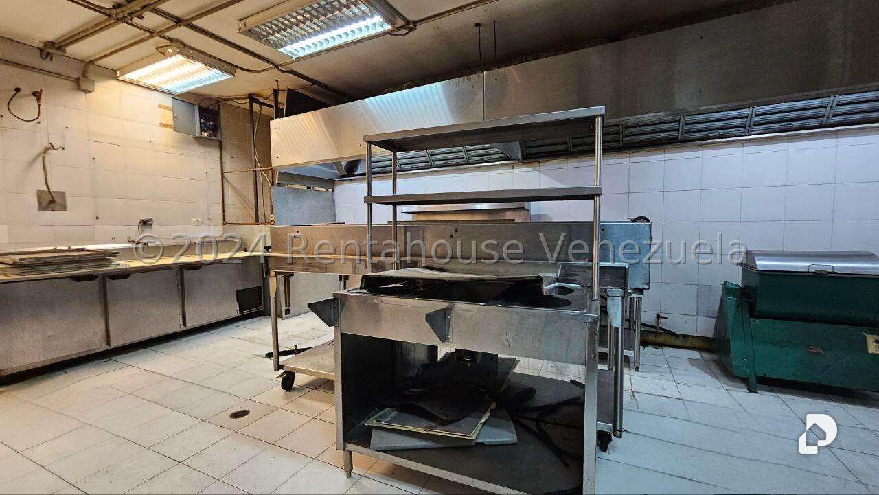 Local comercial en Parroquia La Candelaria, Caracas – 23