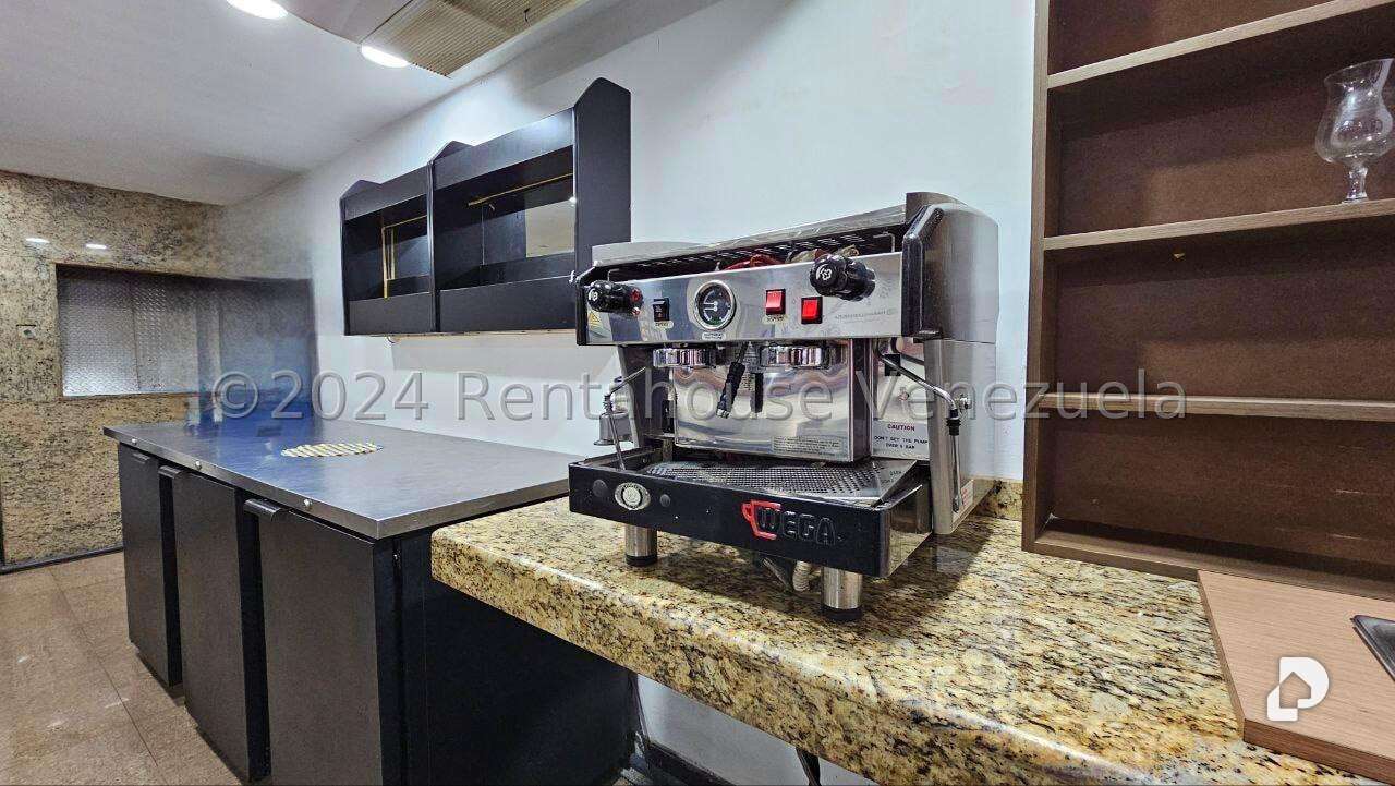 Local comercial en Parroquia La Candelaria, Caracas – 13