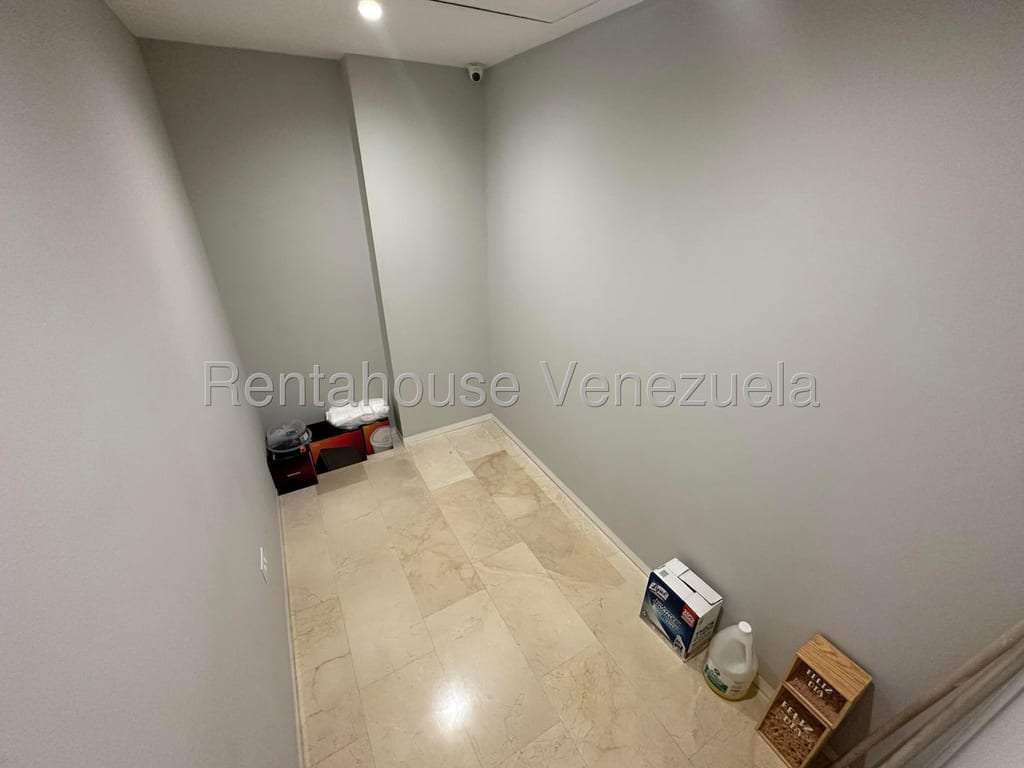 Oficina en Las Mercedes, Caracas