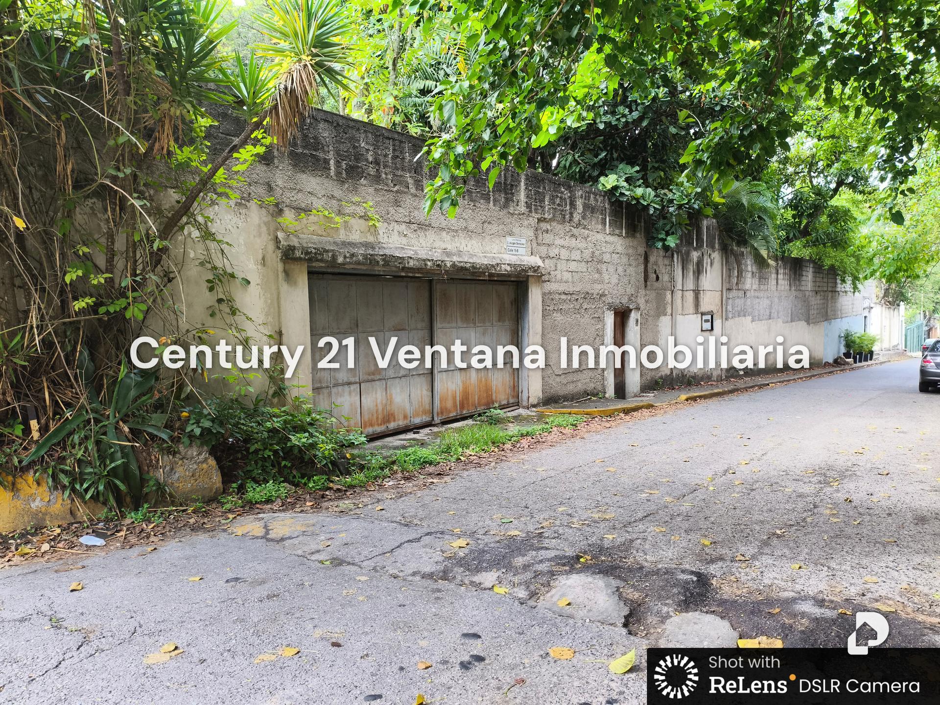 Land in Los Chorros, Caracas – 1