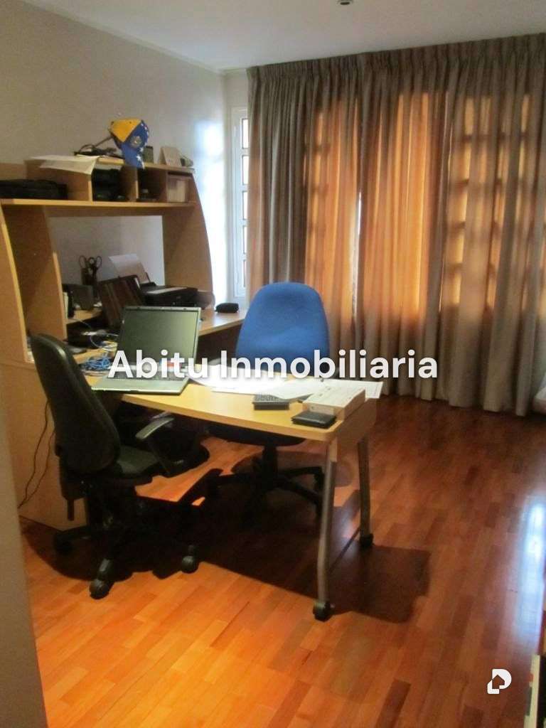Casa en Urb. Miranda, Caracas – 14