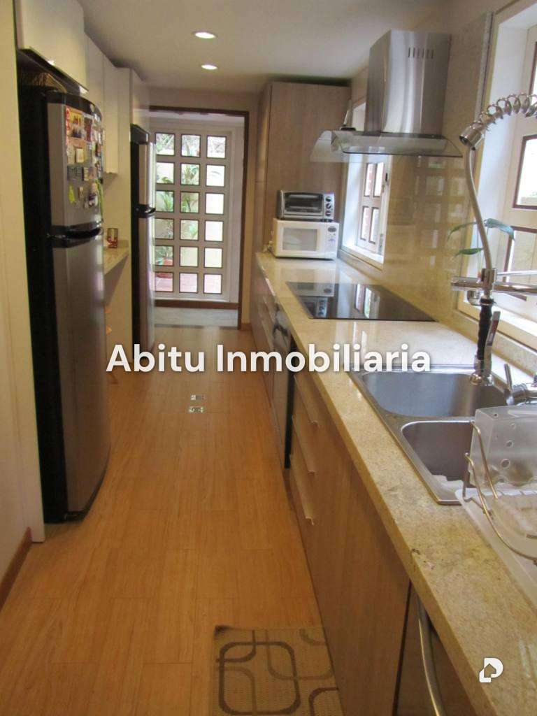 Casa en Urb. Miranda, Caracas – 12