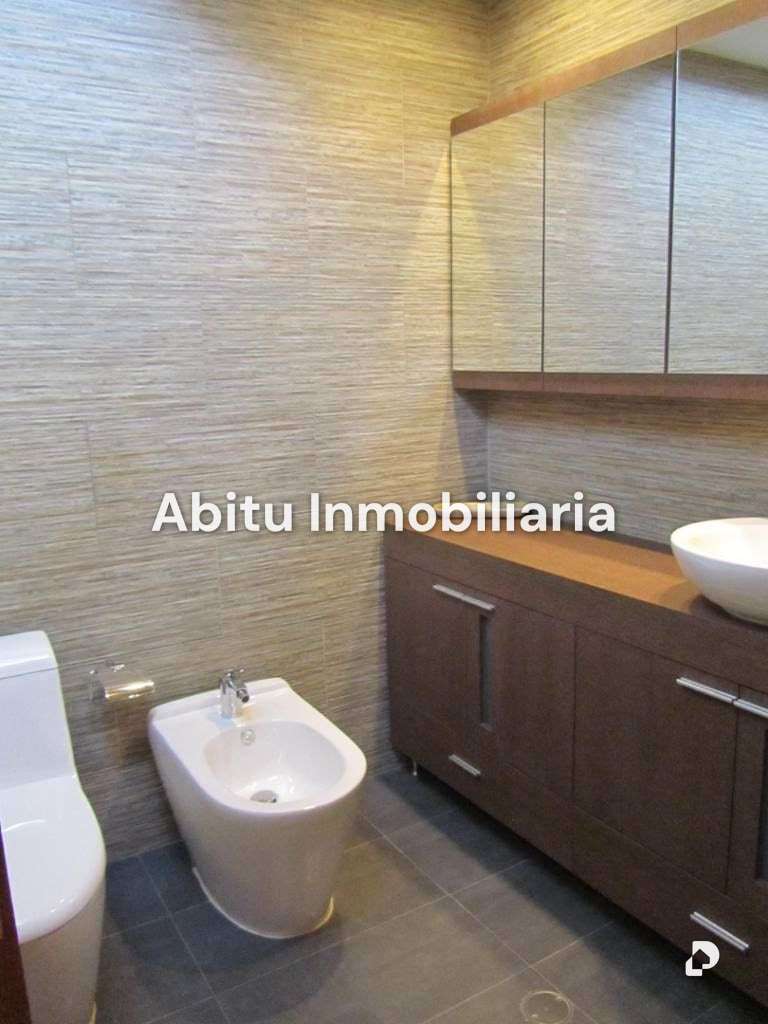 Casa en Urb. Miranda, Caracas – 17