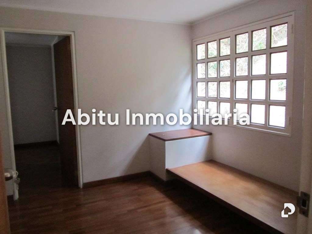 Casa en Urb. Miranda, Caracas – 18