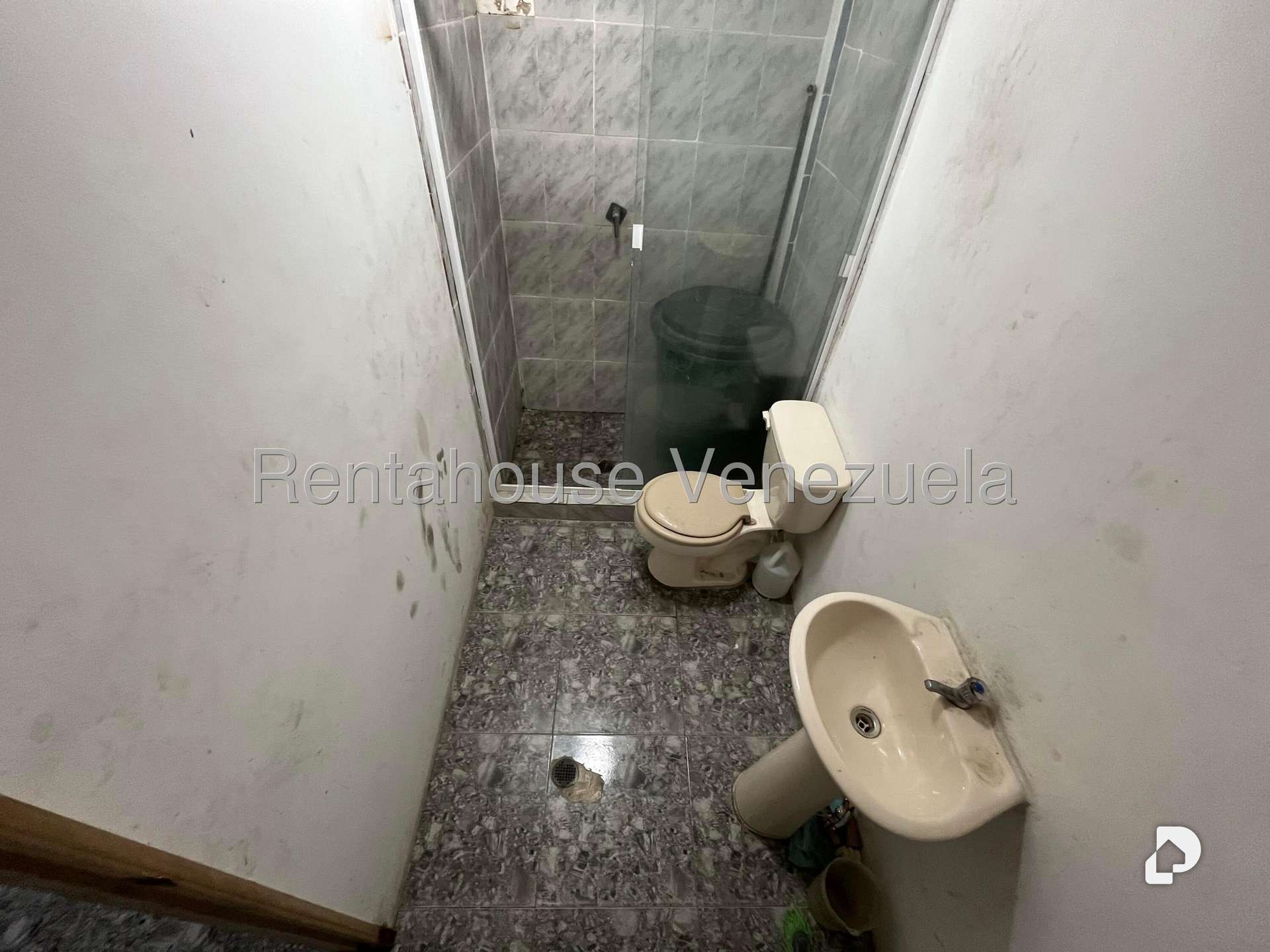 Local comercial en Catia, Caracas – 23