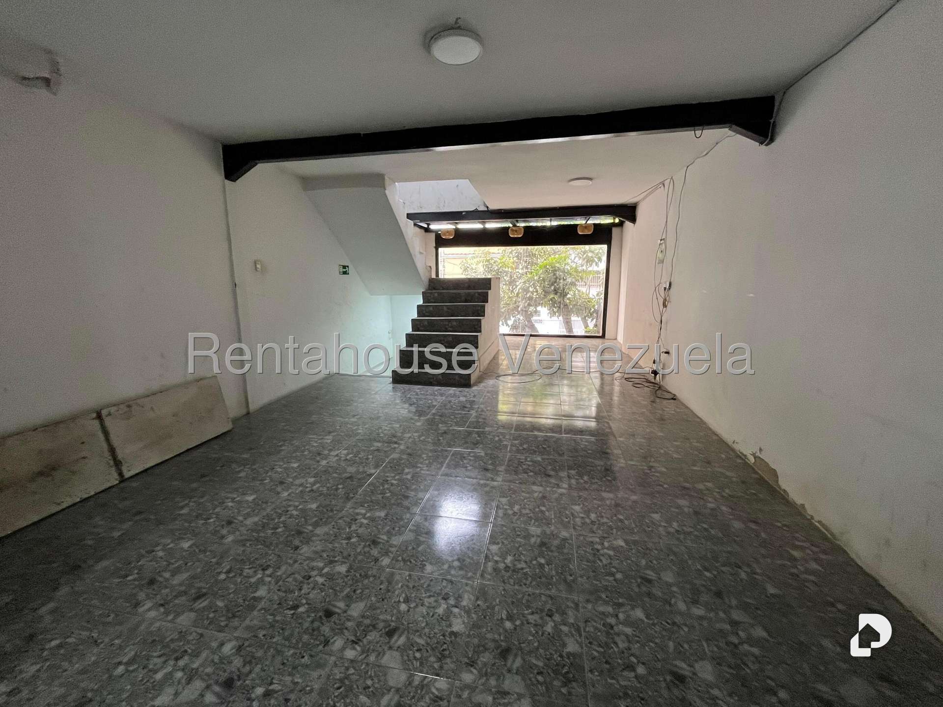 Local comercial en Catia, Caracas – 24