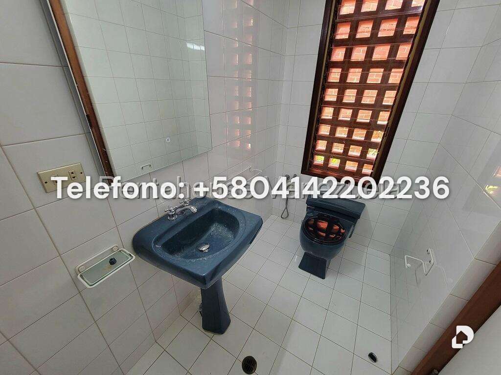 Casa en Colinas del Tamanaco, Caracas – 35