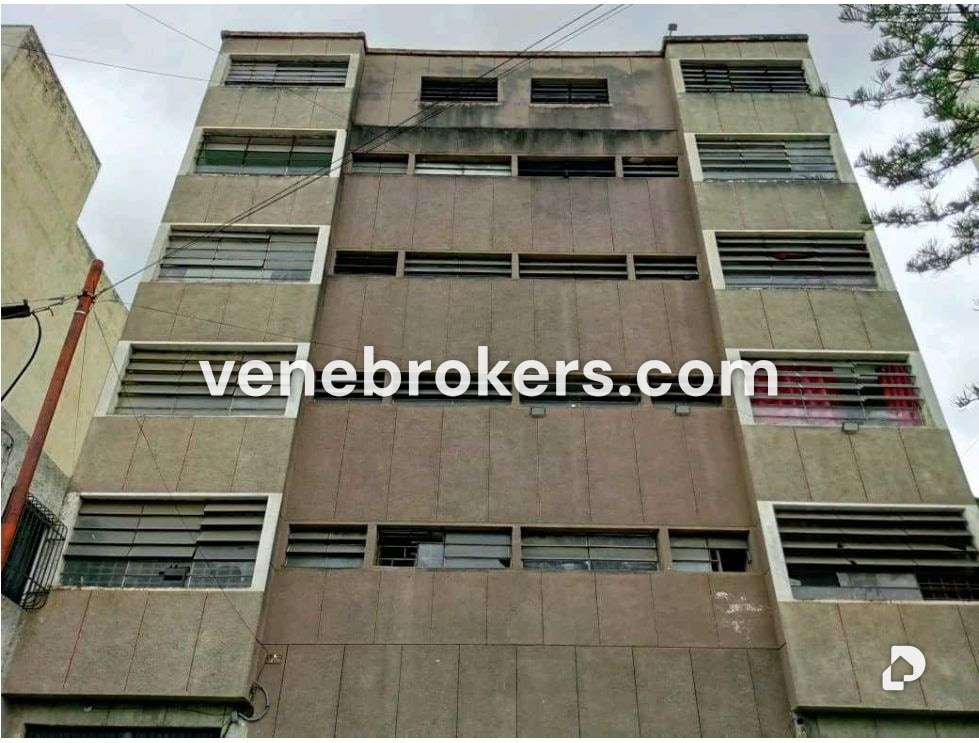 Edificio en San Martín, Caracas – 1