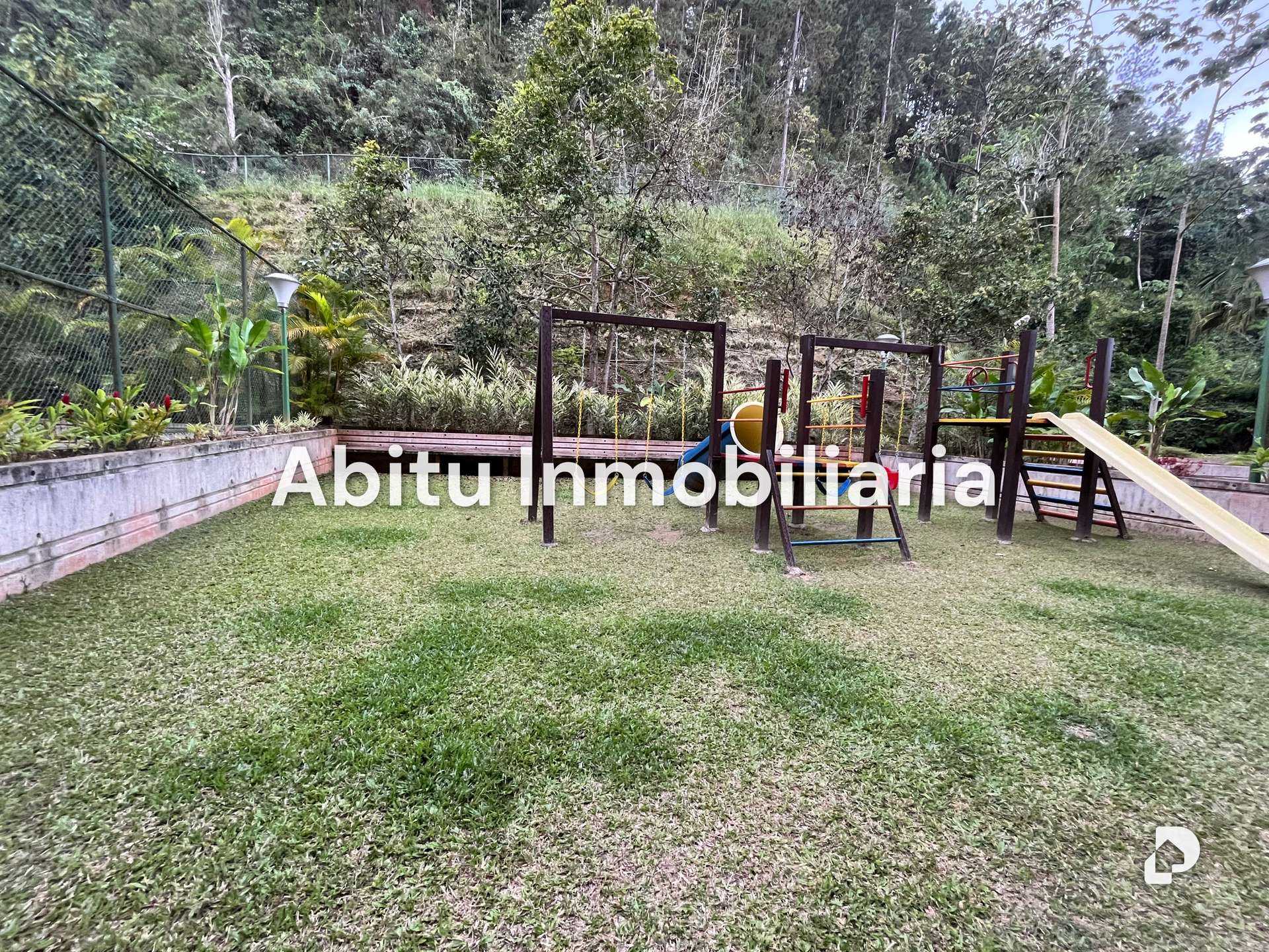 Apartamento en Lomas de La Lagunita, Caracas – 16