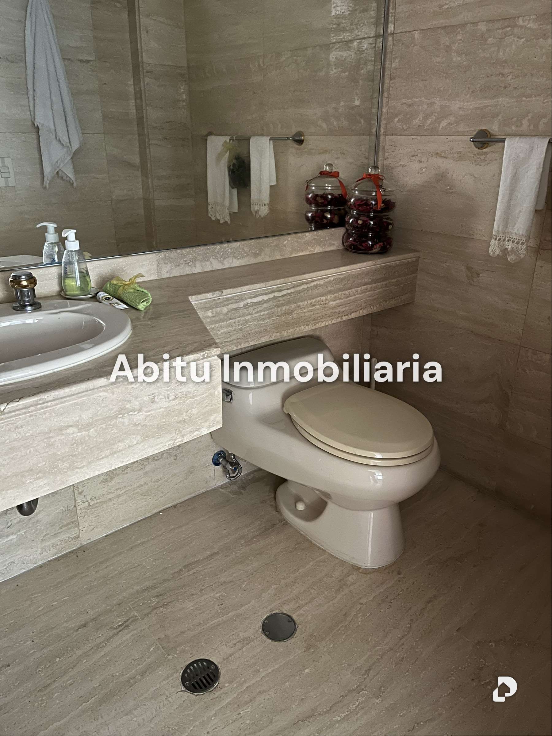 Apartamento en Lomas de La Lagunita, Caracas – 12