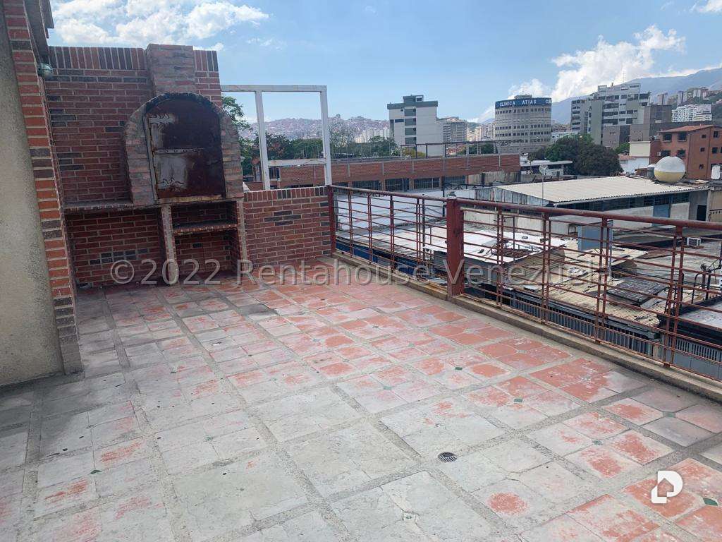 Edificio en Los Rosales, Caracas – 18
