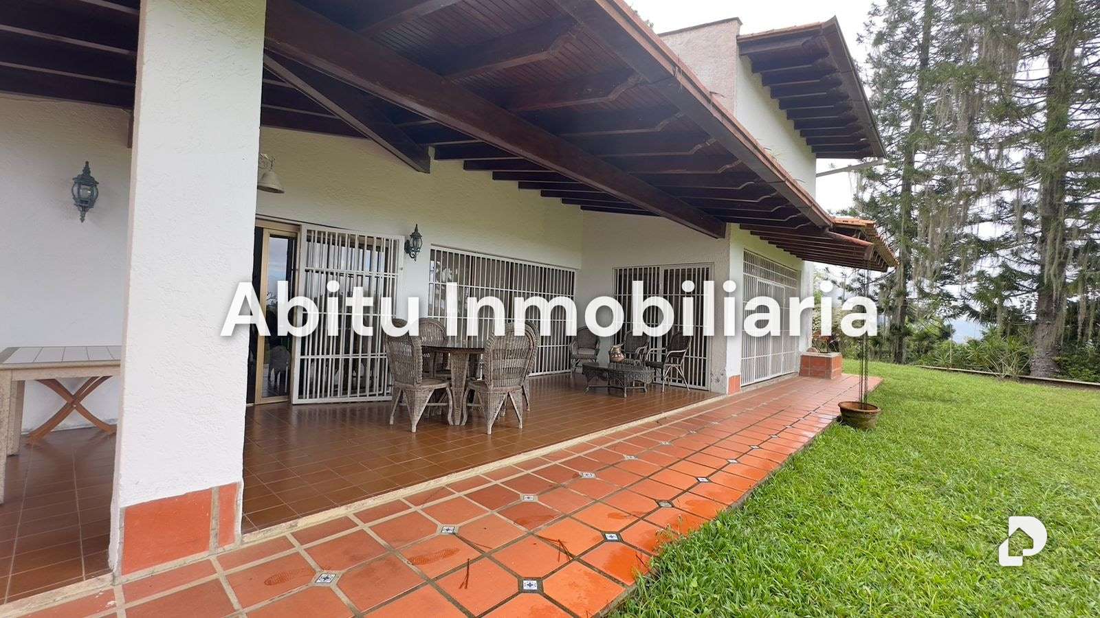 House in La Lagunita, Caracas – 5