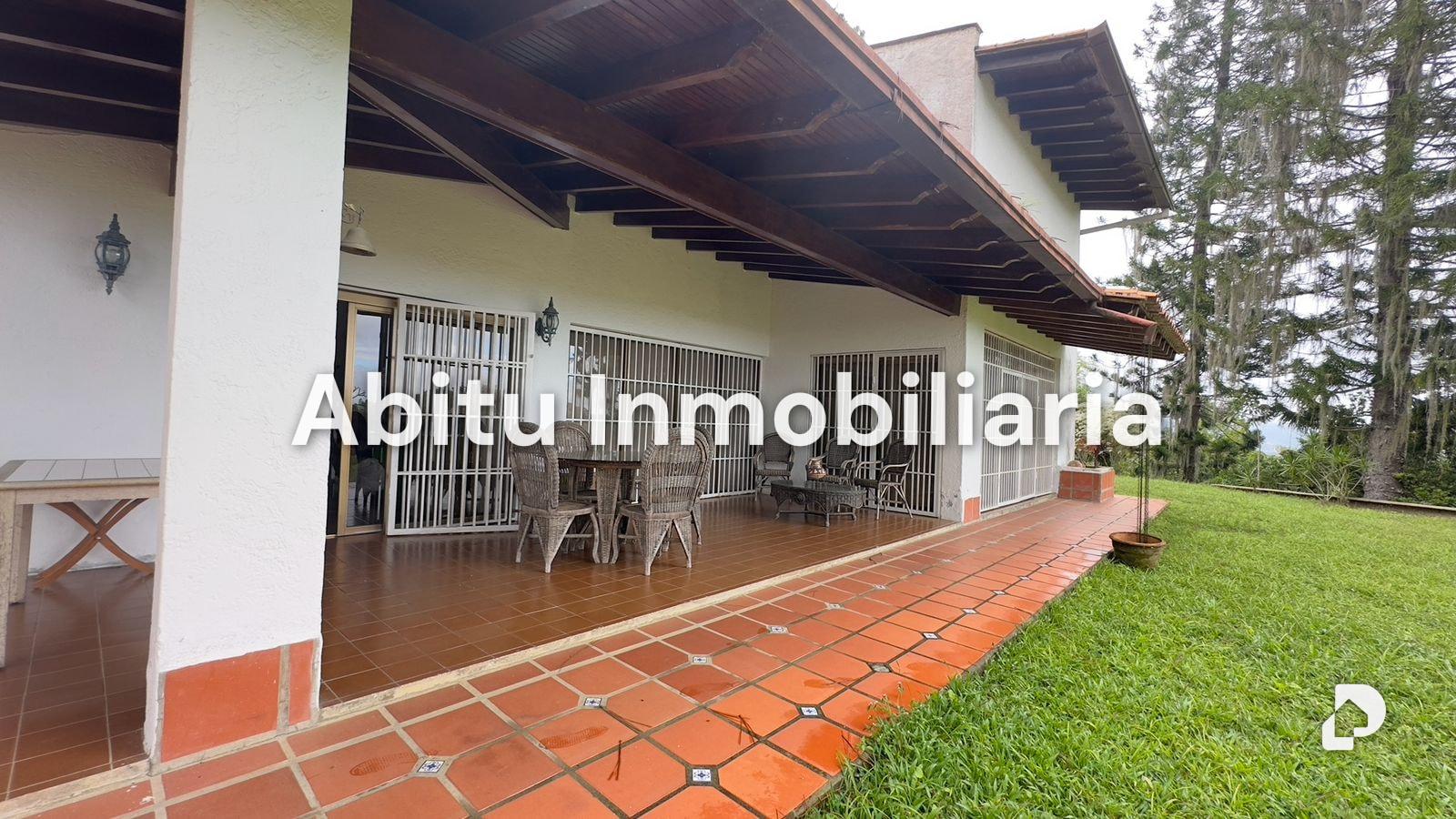 House in La Lagunita, Caracas – 5