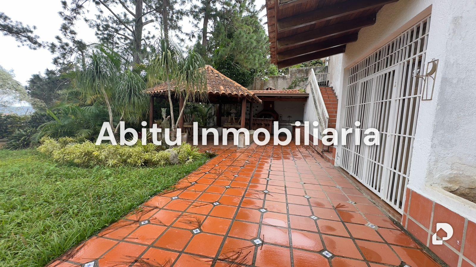 House in La Lagunita, Caracas – 4