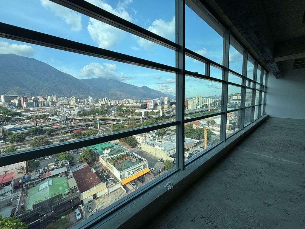 Oficina en Las Mercedes, Caracas - 1
