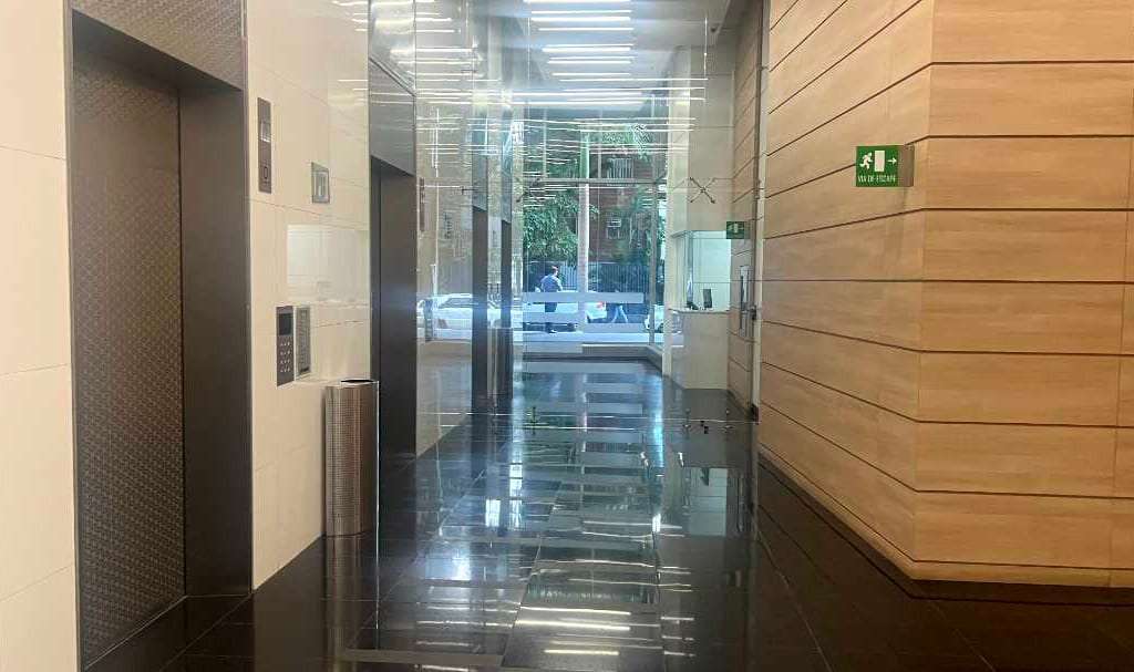 Oficina en Las Mercedes, Caracas - 1