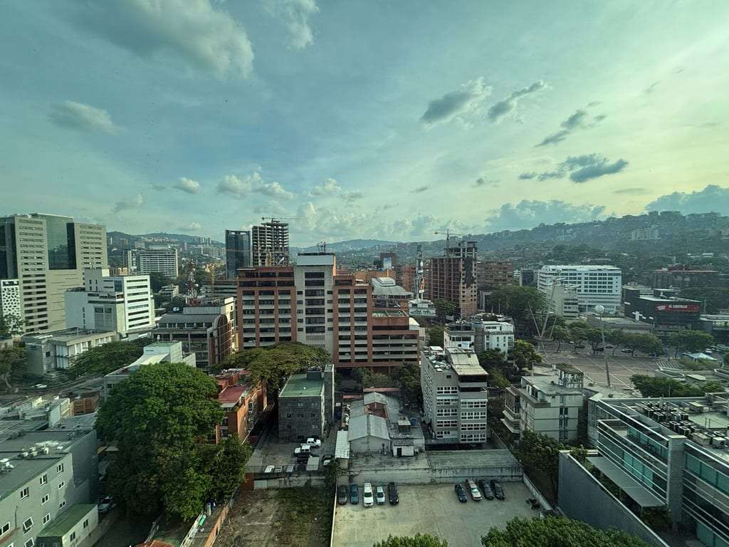 Oficina en Las Mercedes, Caracas - 1