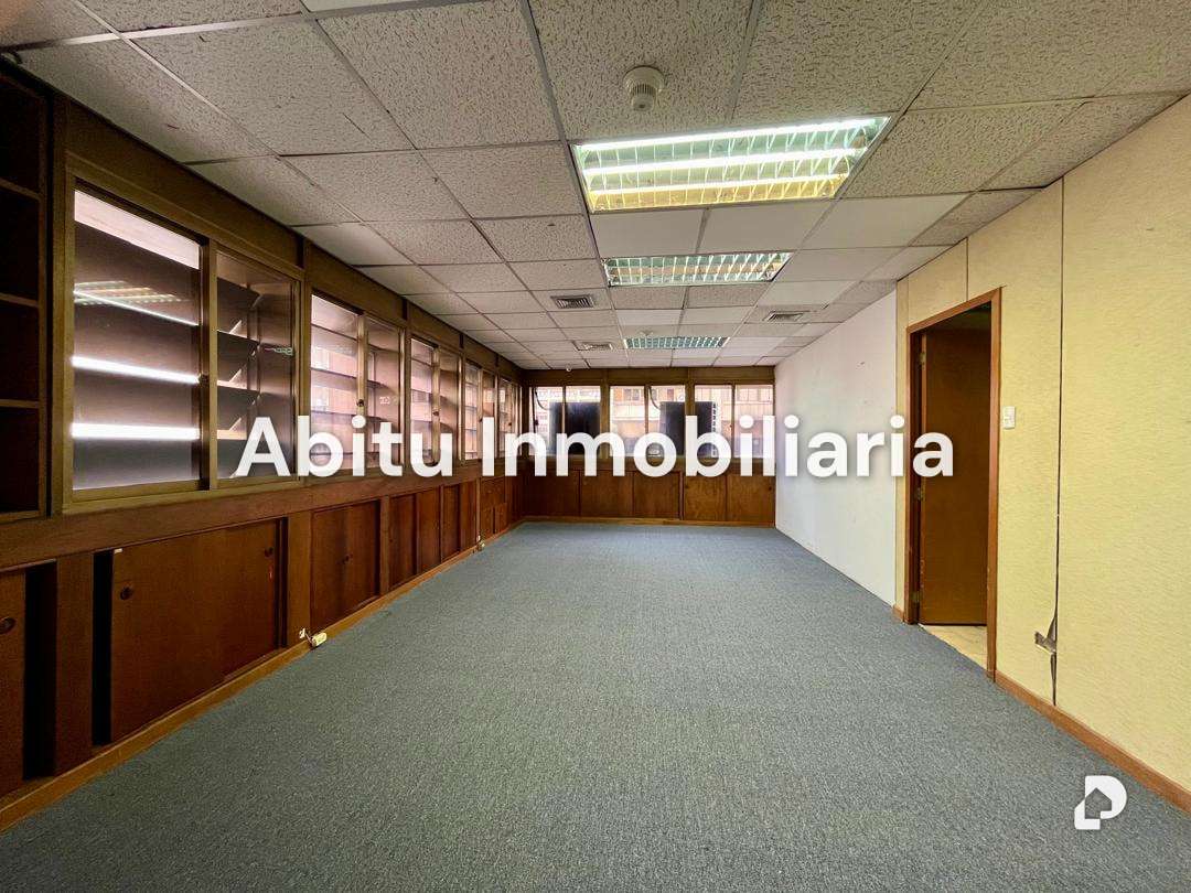 Oficina en Los Palos Grandes, Caracas – 9