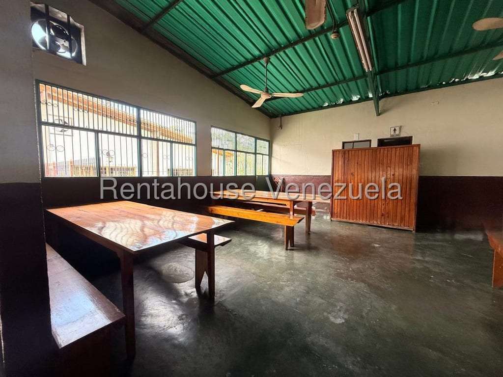 Local comercial en Hoyo de la Puerta, Caracas