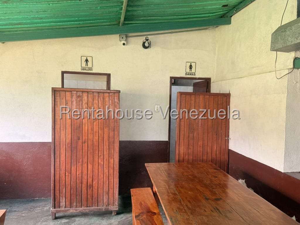 Local comercial en Hoyo de la Puerta, Caracas