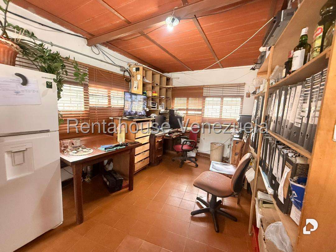 Local comercial en Hoyo de La Puerta, Caracas – 24