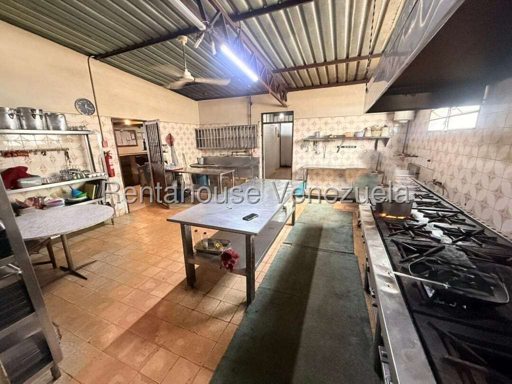 Local comercial en Hoyo de la Puerta, Caracas