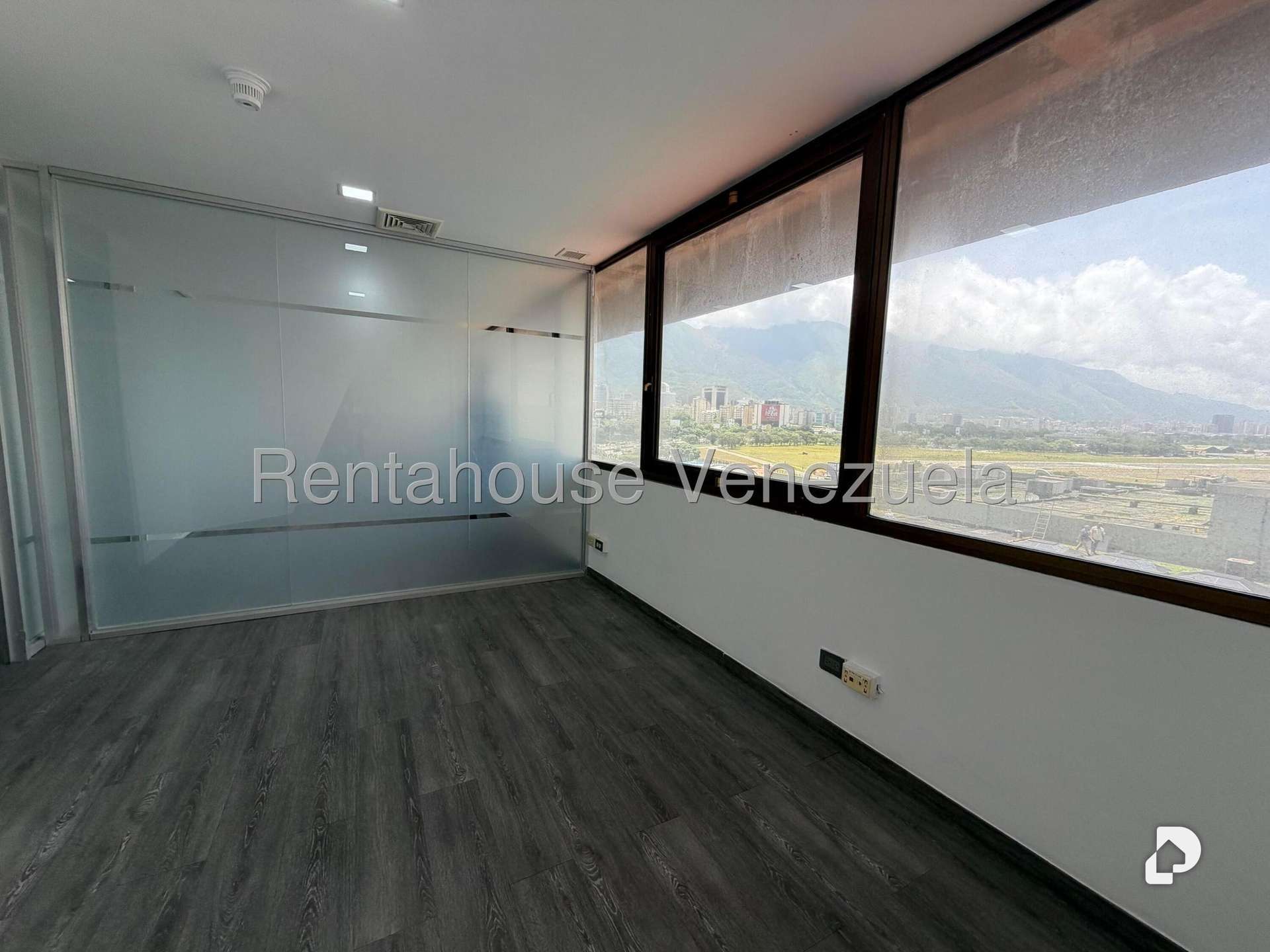 Oficina en Chuao, Caracas – 8