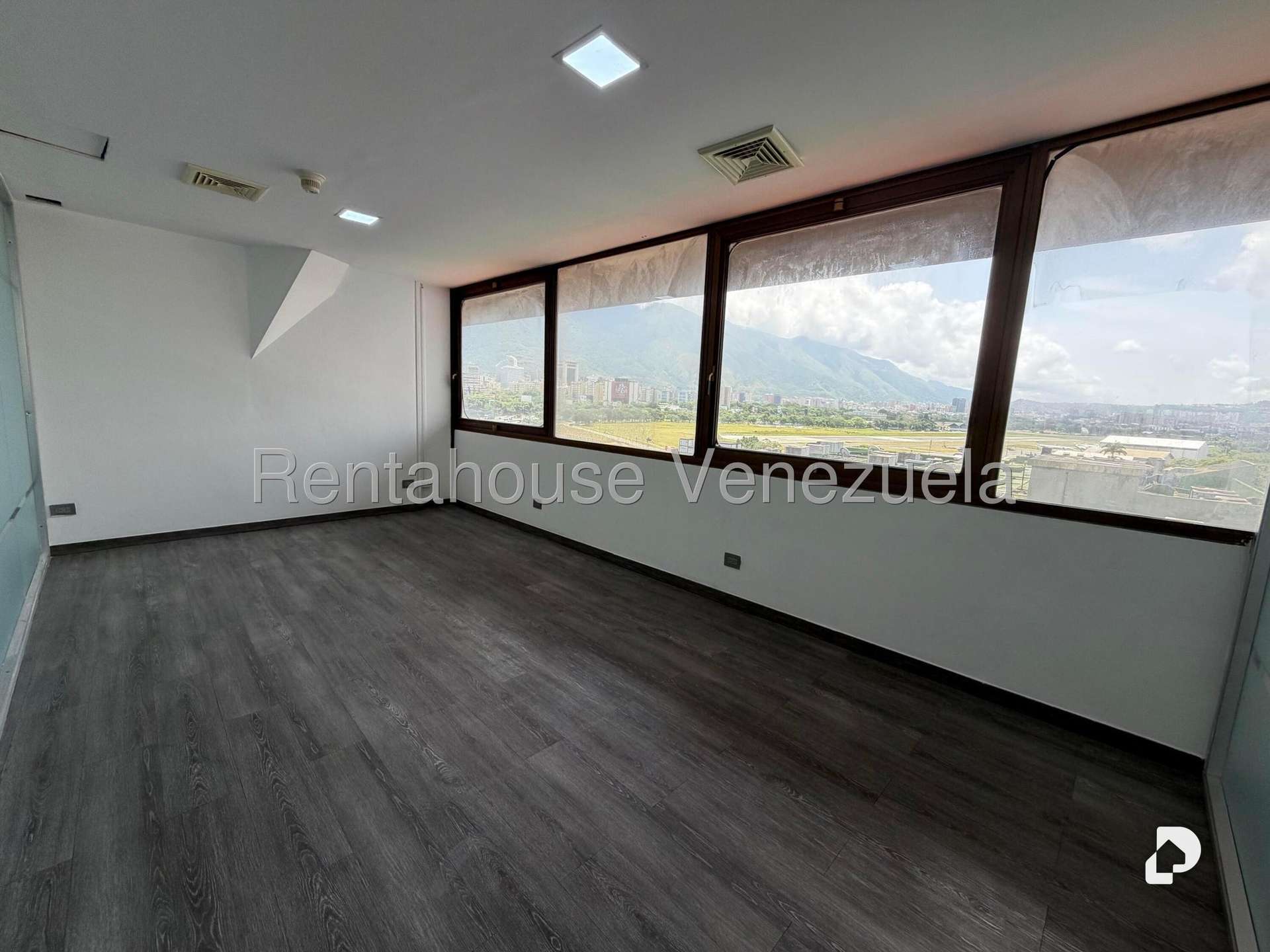 Oficina en Chuao, Caracas – 9