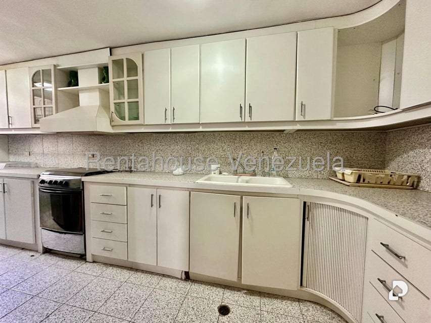 Apartamento en Las Esmeraldas, Caracas – 13