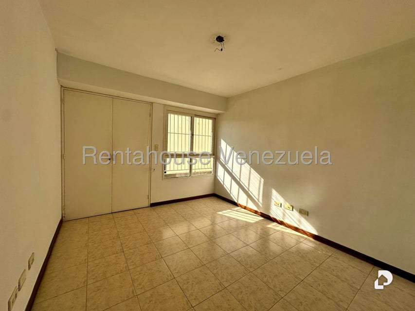 Apartamento en Las Esmeraldas, Caracas – 11