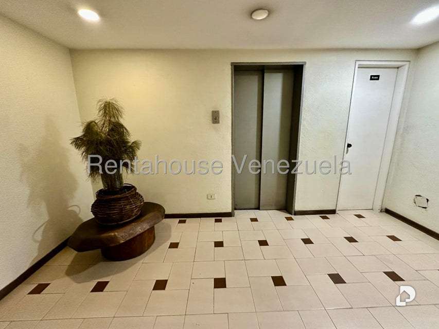 Apartamento en Las Esmeraldas, Caracas – 20