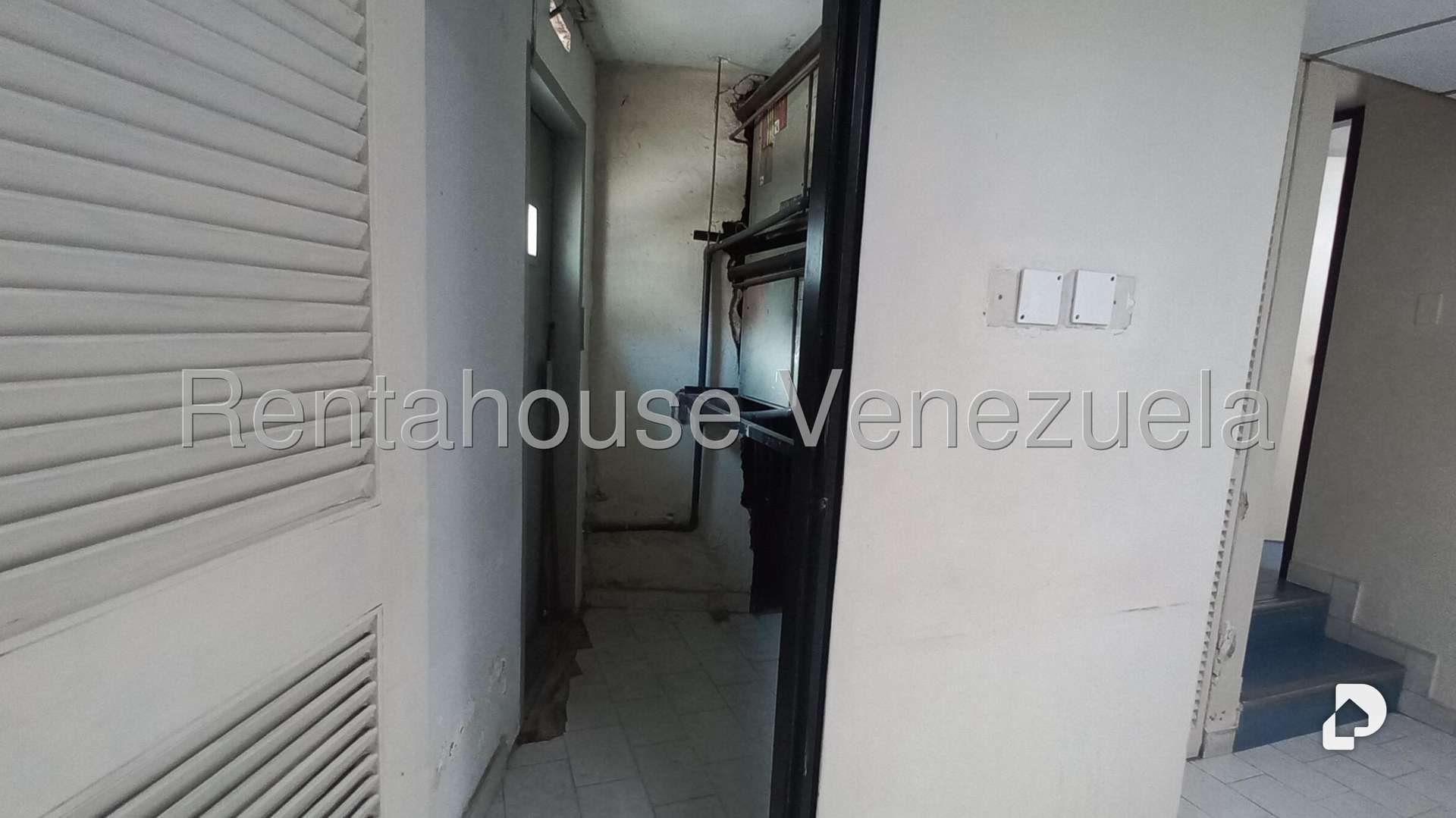 Local comercial en Parroquia La Candelaria, Caracas – 17