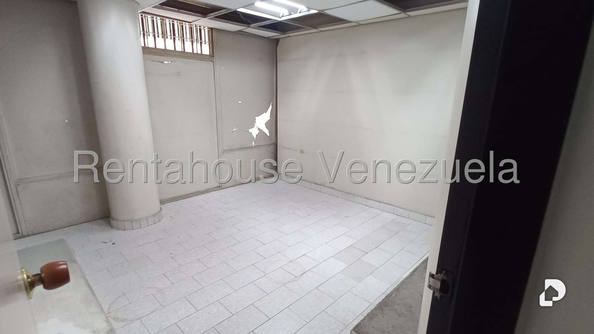 Local comercial en Parroquia La Candelaria, Caracas – 15
