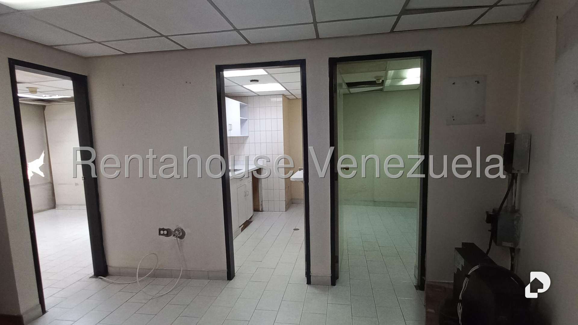Local comercial en Parroquia La Candelaria, Caracas – 13