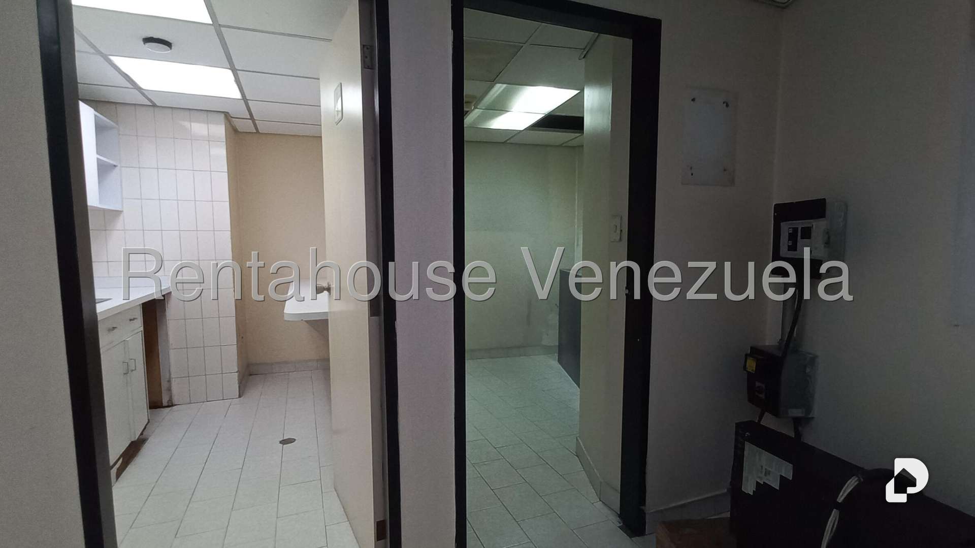 Local comercial en Parroquia La Candelaria, Caracas – 14