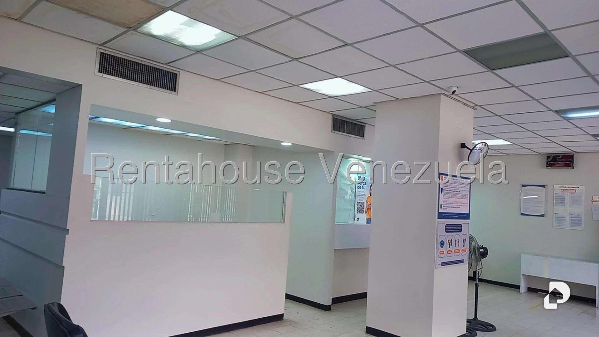 Local comercial en Parroquia La Candelaria, Caracas – 25